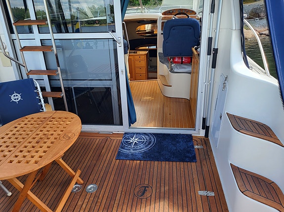 Forbina 10000 Flybridge 11 of 26