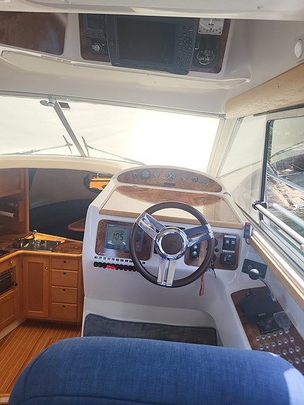 Forbina 10000 Flybridge 14 of 26