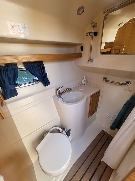 Forbina 10000 Flybridge 19 of 26