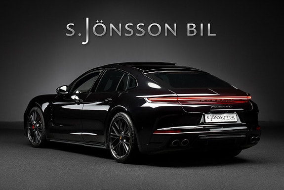 Porsche Panamera GTS 4 of 5