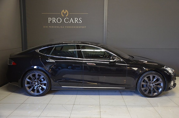 Tesla Model S 2 of 5