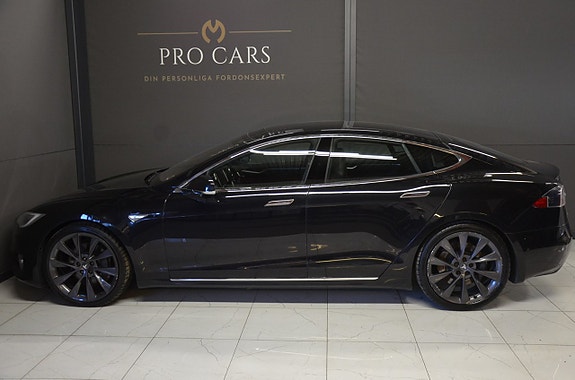 Tesla Model S 3 of 5