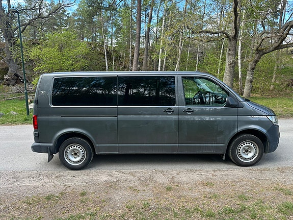 Volkswagen Caravelle 7 of 16