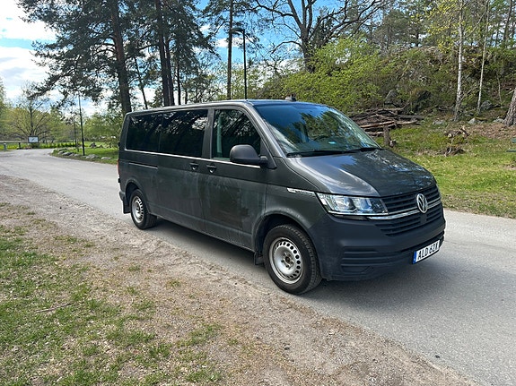 Volkswagen Caravelle 8 of 16