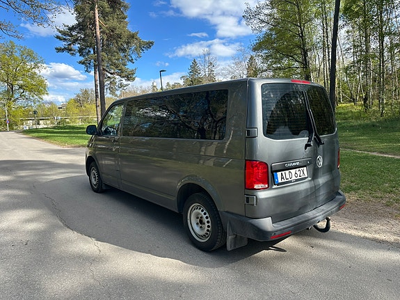 Volkswagen Caravelle 3 of 5