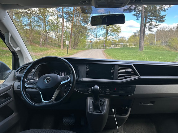 Volkswagen Caravelle 10 of 16