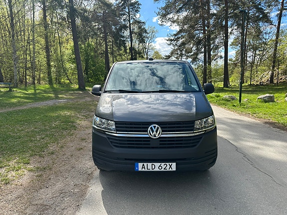 Volkswagen Caravelle 9 of 16