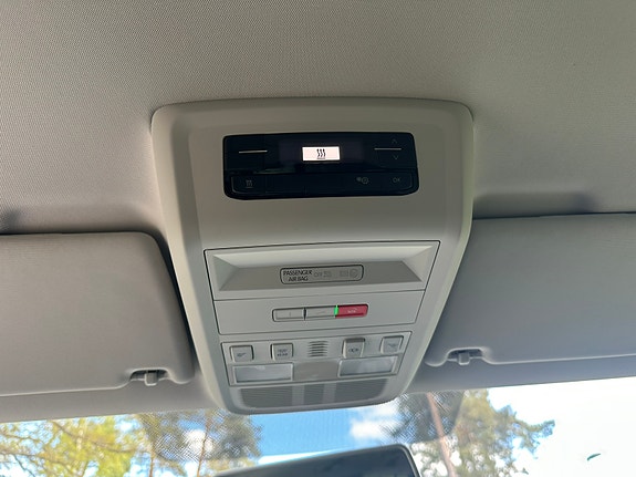 Volkswagen Caravelle 13 of 16