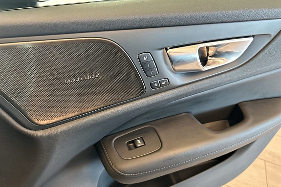 Volvo V60 14 of 30