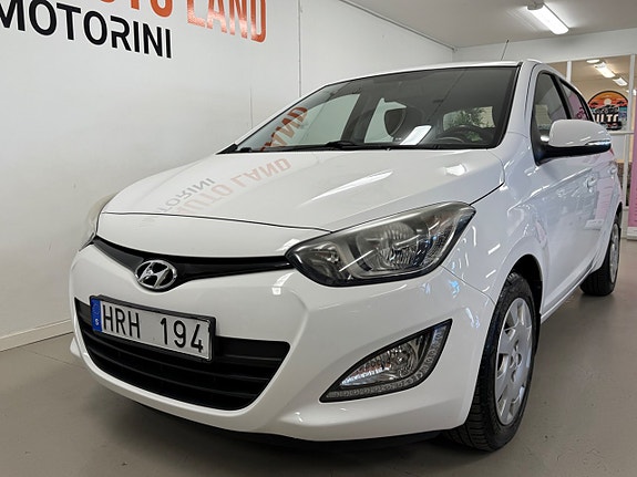 Hyundai i20 2 of 5