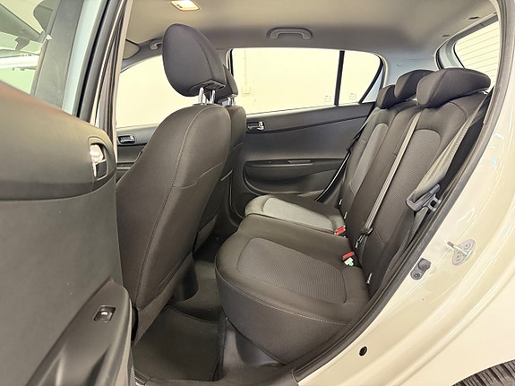 Hyundai i20 10 of 27