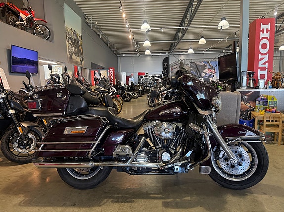 Harley-Davidson Electra Glide Classic 2 of 5