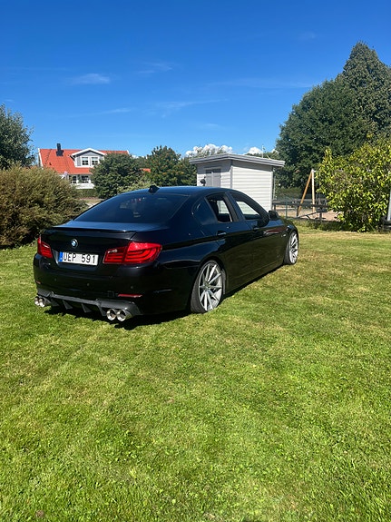 BMW 530d 3 of 4