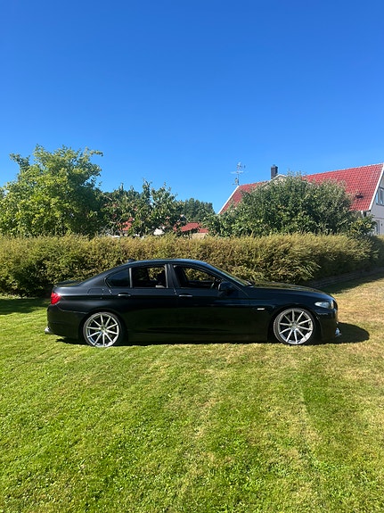 BMW 530d 2 of 4