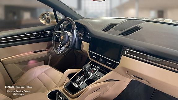 Porsche Cayenne S 4 of 5