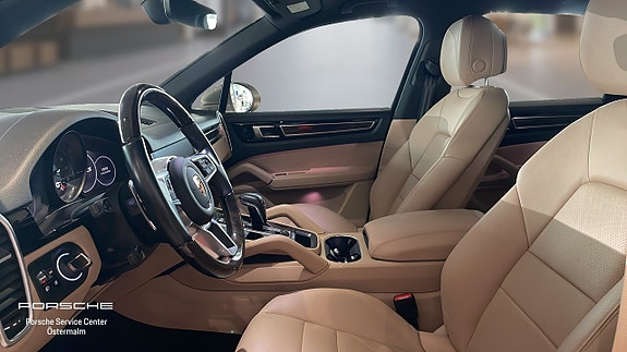 Porsche Cayenne S 3 of 5