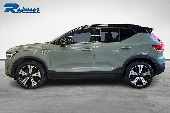 Volvo XC40 3 of 5