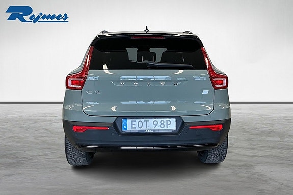 Volvo XC40 4 of 5