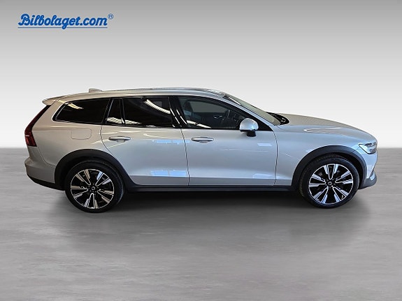Volvo V60 Cross Country 4 of 5