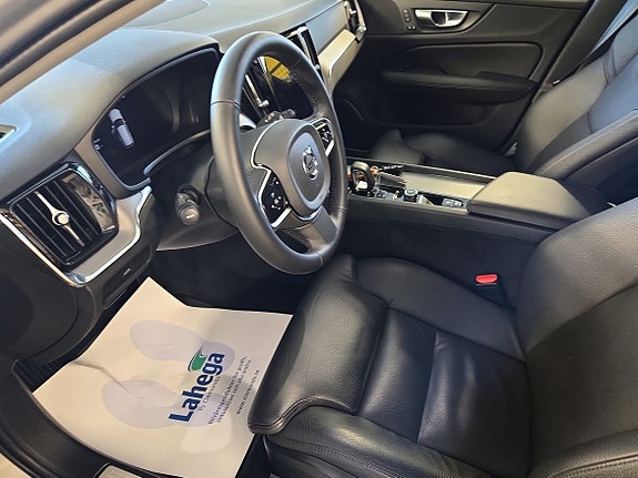 Volvo V60 Cross Country 7 of 10