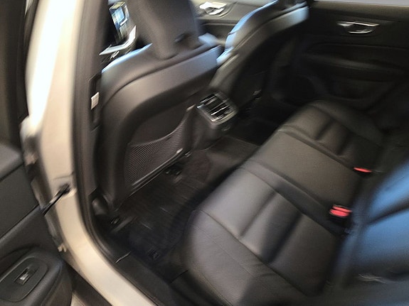 Volvo V60 Cross Country 9 of 10