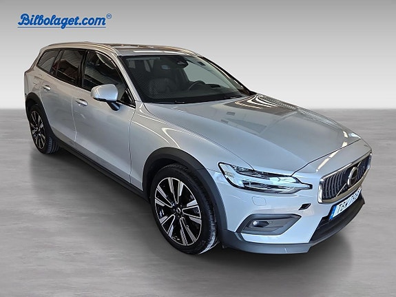 Volvo V60 Cross Country 3 of 5