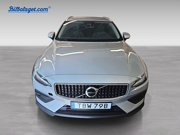 Volvo V60 Cross Country 2 of 5