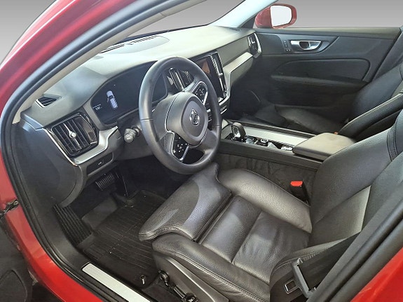 Volvo V60 Cross Country 8 of 11