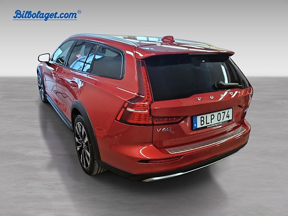 Volvo V60 Cross Country 7 of 11