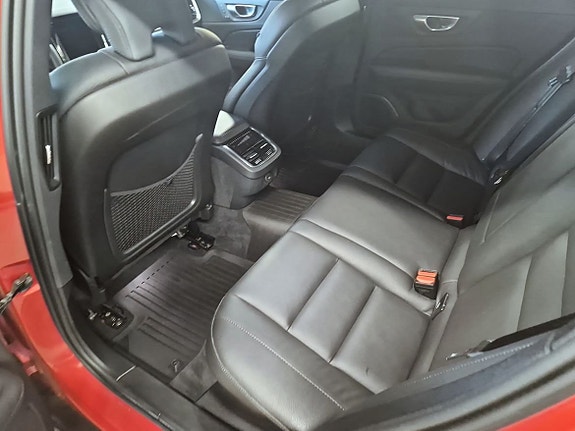 Volvo V60 Cross Country 10 of 11