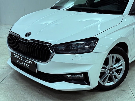 Skoda Fabia 2 of 5