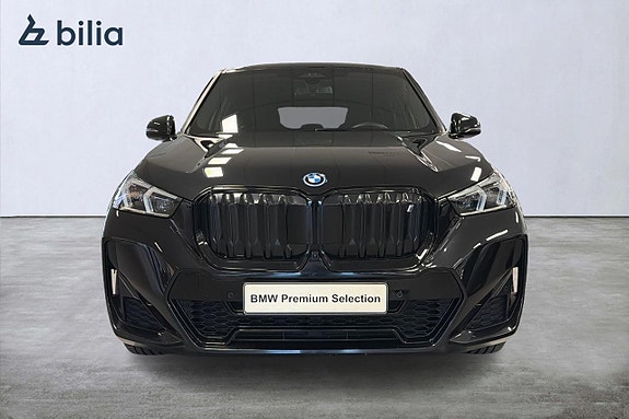 BMW iX1 5 of 5
