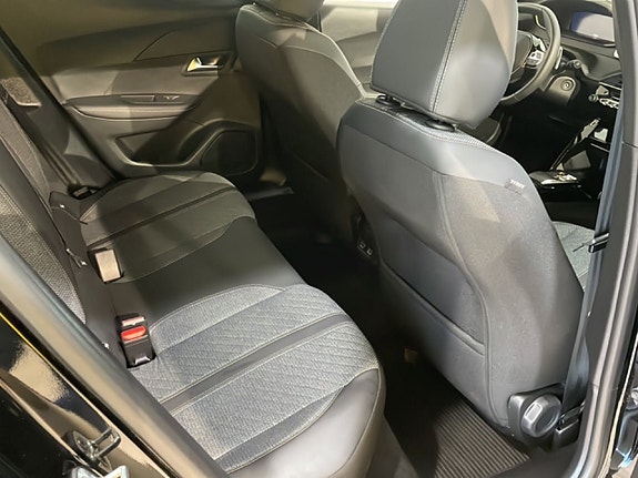 Peugeot 2008 8 of 17
