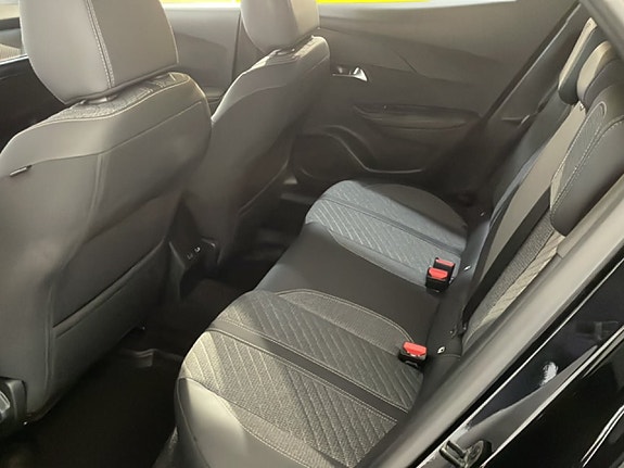 Peugeot 2008 6 of 17