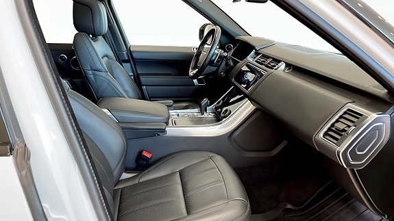 Land Rover Range Rover Sport 3 of 5