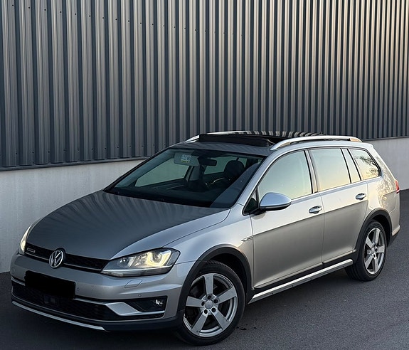 Volkswagen Golf Alltrack 2 of 5