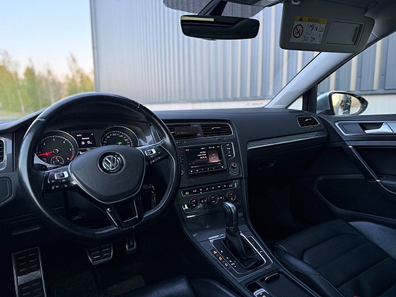 Volkswagen Golf Alltrack 10 of 25