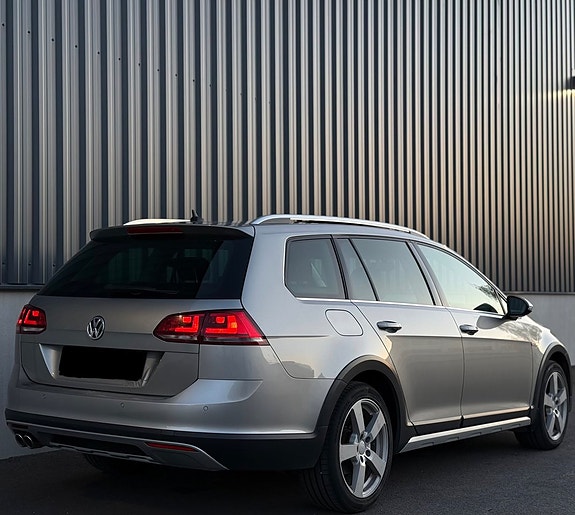 Volkswagen Golf Alltrack 9 of 25