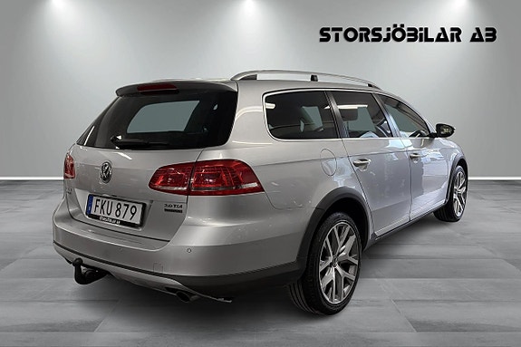 Volkswagen Passat Alltrack 3 of 5