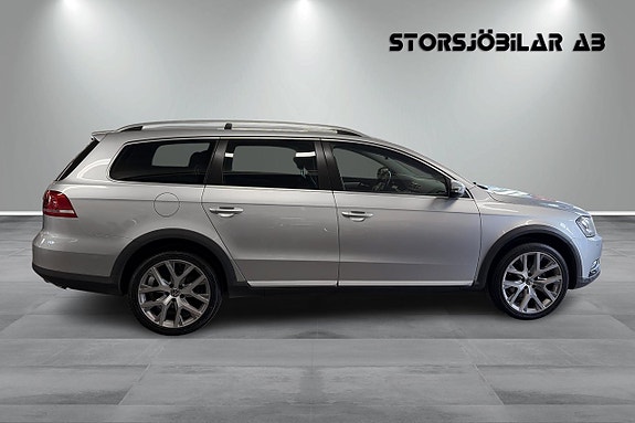 Volkswagen Passat Alltrack 2 of 5