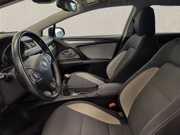 Toyota Avensis 4 of 5