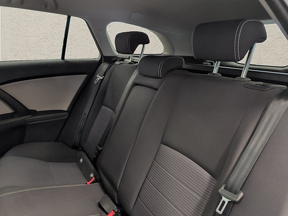Toyota Avensis 5 of 5