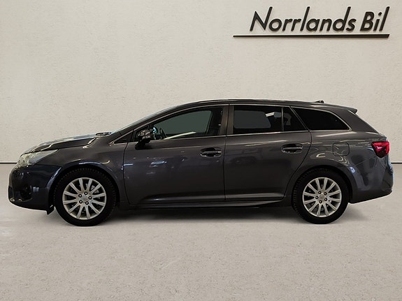 Toyota Avensis 2 of 5