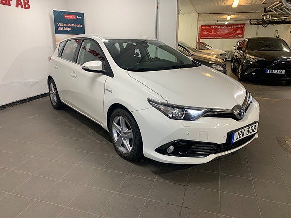 Toyota Auris 2 of 5