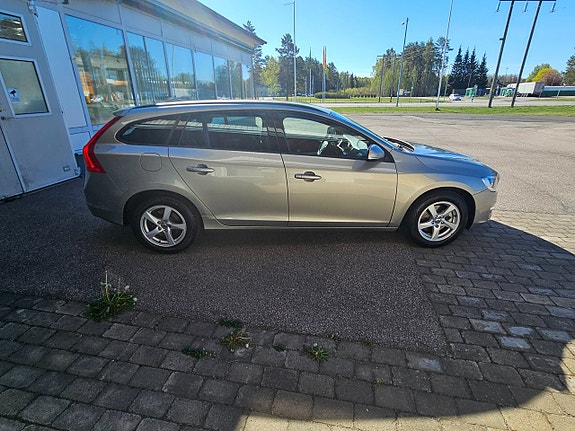 Volvo V60 8 of 20