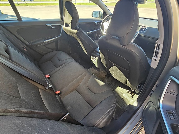 Volvo V60 10 of 20