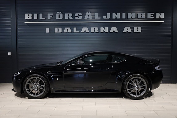 Aston Martin Vantage 3 of 5