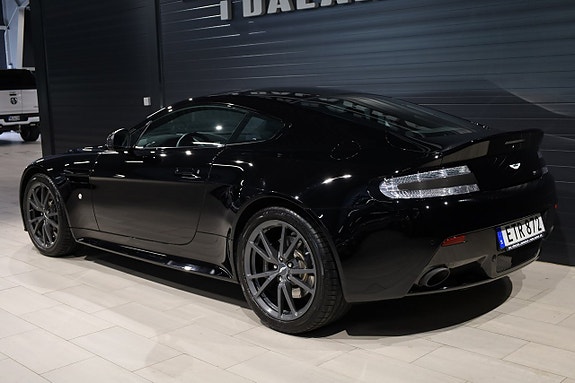 Aston Martin Vantage 4 of 5