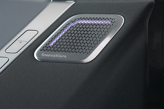 BMW iX 11 of 11