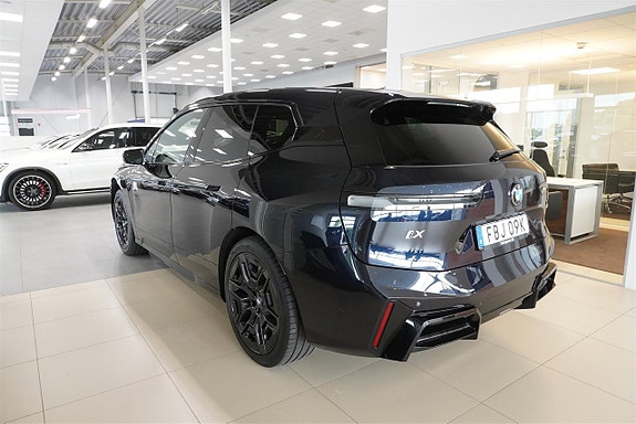 BMW iX 7 of 11